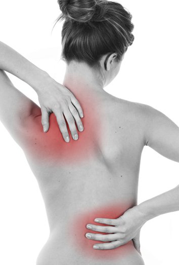 Qué causa el dolor de espalda al respirar y cómo tratarlo